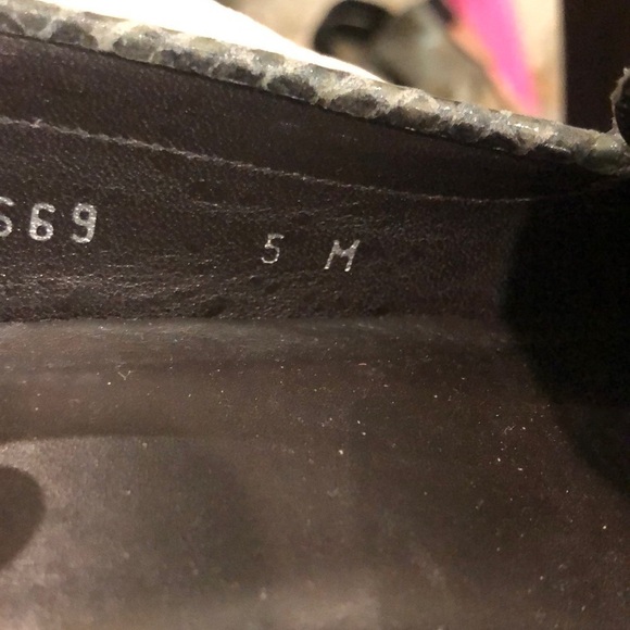 Stuart Weitzman gray snake print square toe loafers/slip ons. Size 5 - Picture 6 of 6